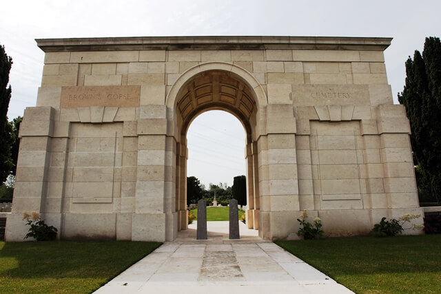 Le Brown’s Copse Cemetery 1