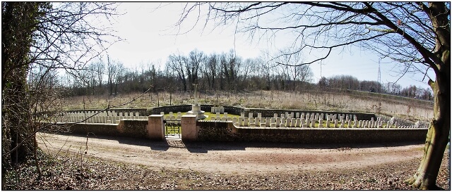 Le Crump Trench Cemetery 2